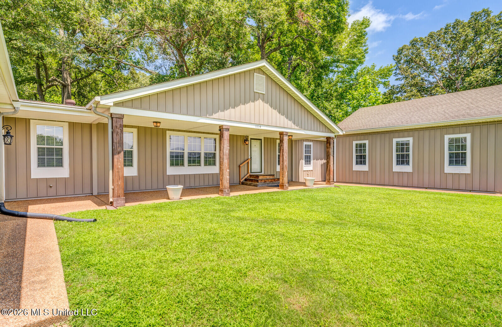 1114 Riverview Road Sardis, MS 38666 - Photo 4 of 54 04_DSC02423_4_5_6_7_mls