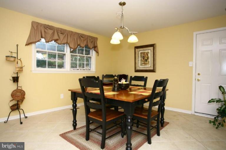 2422 Stanwick Road Phoenix, MD 21131 - Photo 19 of 23 Breakfast Area