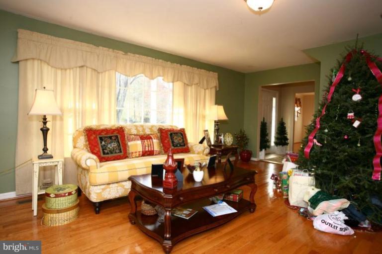 2422 Stanwick Road Phoenix, MD 21131 - Photo 4 of 23 Living Room #3