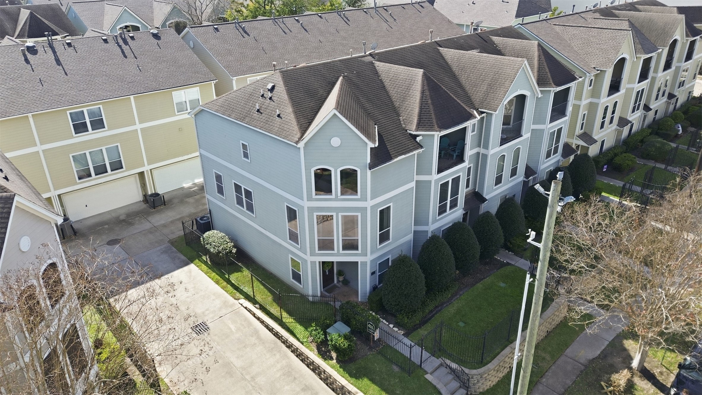 1250 West 18th Street Houston, TX 77008 - Photo 21 of 22 an aerial view of a house with a yard