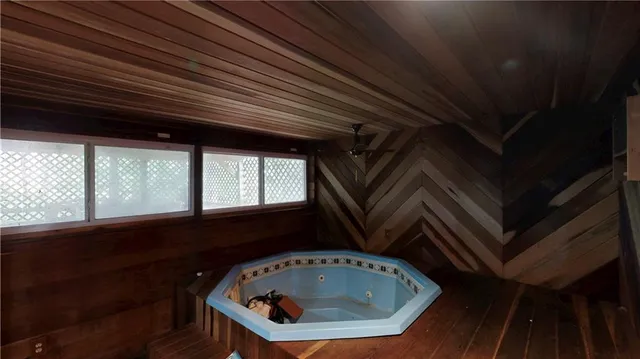 $365,000 | 600 Northwest 66th Street, Kansas City, MO 64118