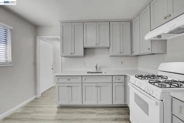 $1,088,000 | 8811 A Street, Oakland, CA 94621