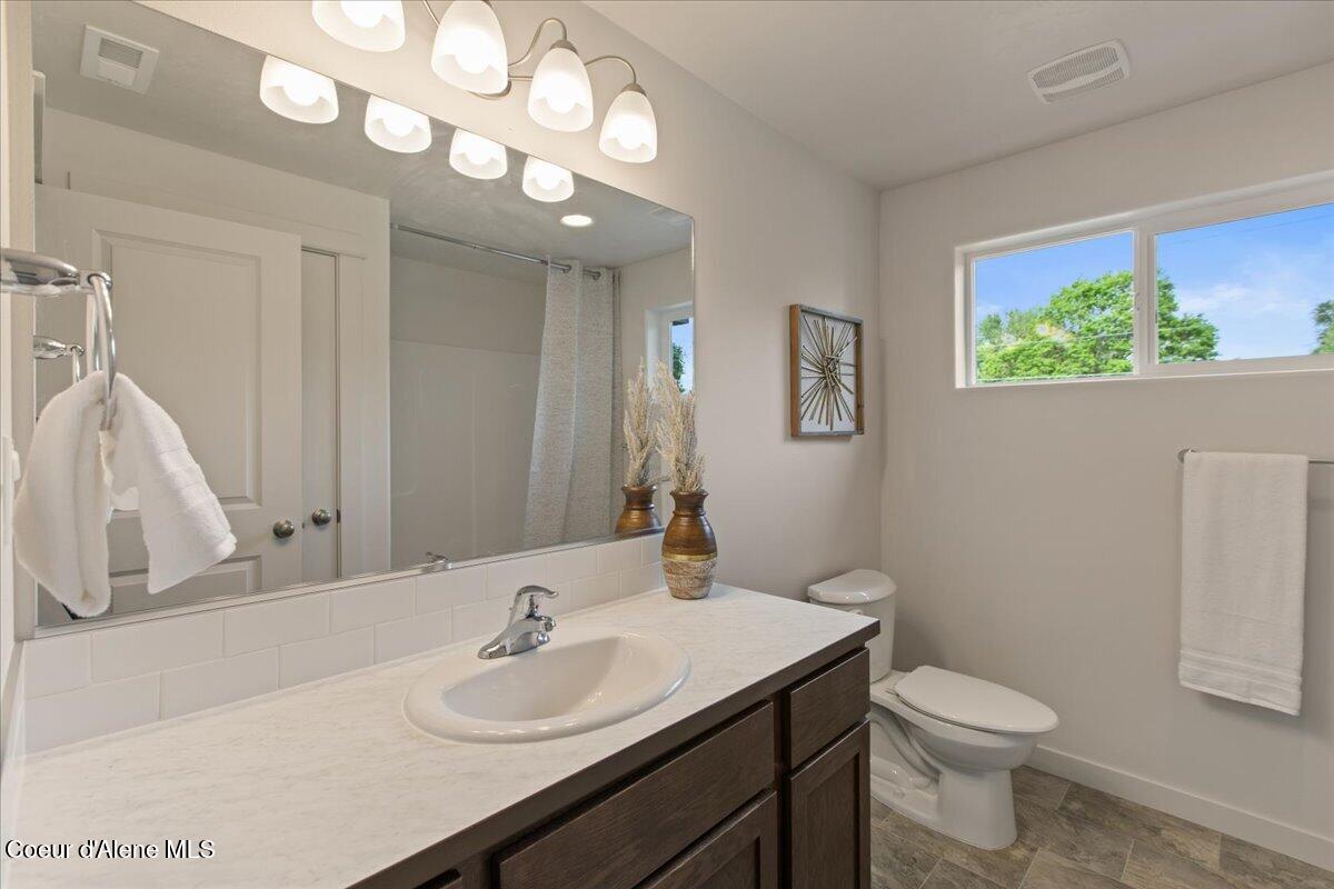210 4th Street Dover, ID 83825 - Photo 41 of 70 41-Full Bathroom