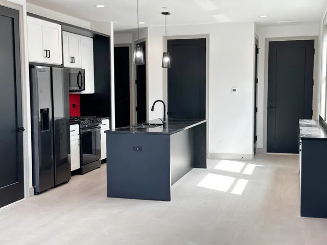 a view of a big room with closet and mirror