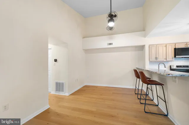 $2,050 | 14046 Erie Court, Gainesville, VA 20155