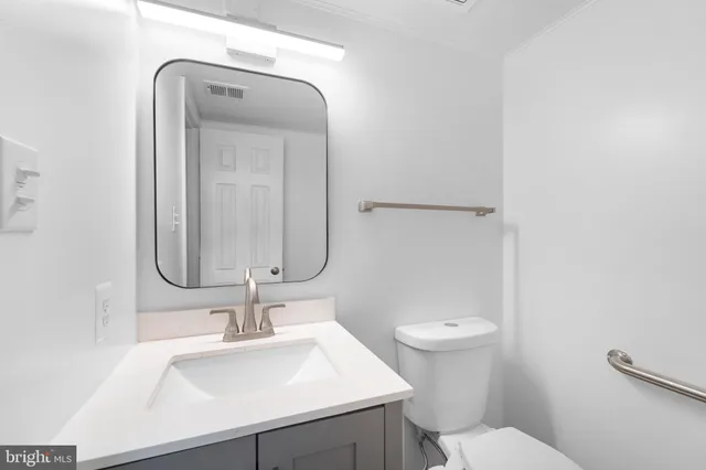 $2,050 | 14046 Erie Court, Gainesville, VA 20155