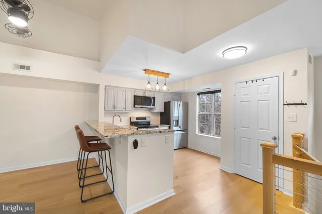 $2,050 | 14046 Erie Court, Gainesville, VA 20155