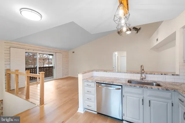 $2,050 | 14046 Erie Court, Gainesville, VA 20155