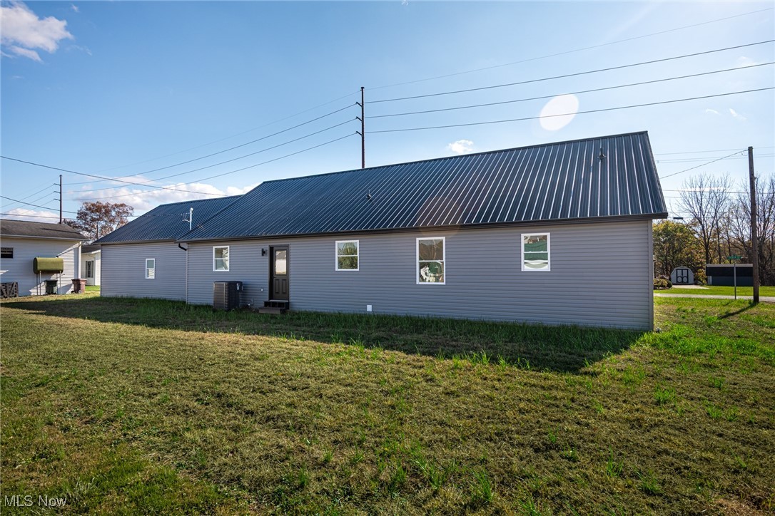 950 Beech Street Newcomerstown, OH 43832 - Photo 5 of 36