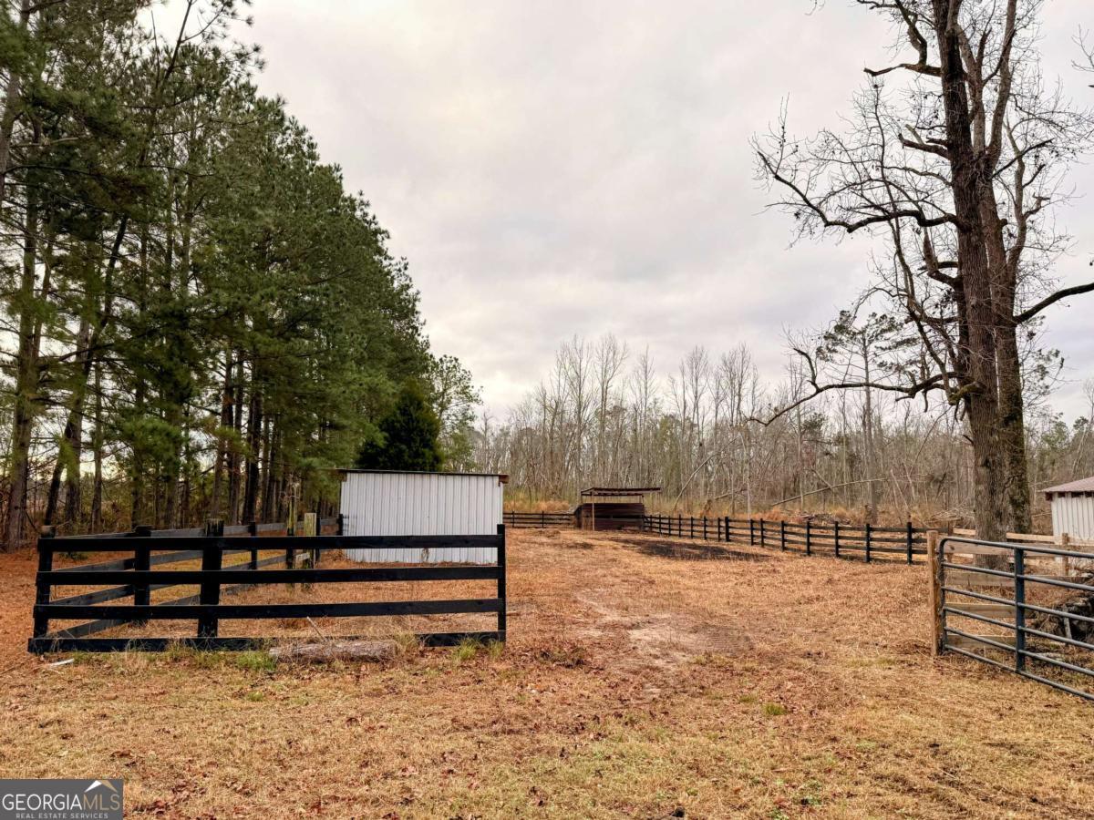 147 McLoon Road Hazlehurst, GA 31539 - Photo 22 of 38 a view of park bench