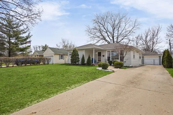 $375,000 | 3503 Bobolink Lane, Rolling Meadows, IL 60008