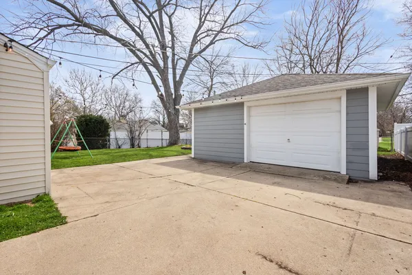 $375,000 | 3503 Bobolink Lane, Rolling Meadows, IL 60008