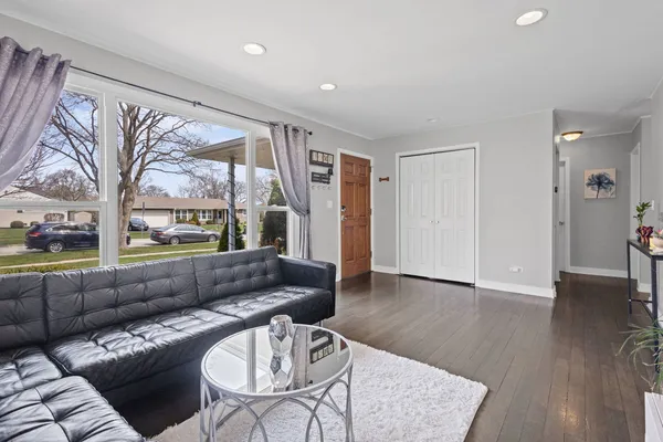 $375,000 | 3503 Bobolink Lane, Rolling Meadows, IL 60008