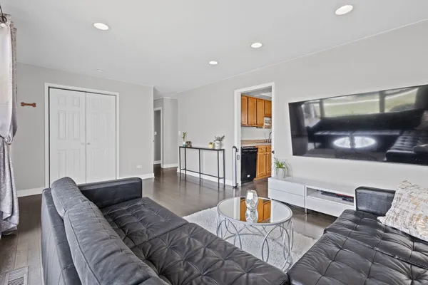 $375,000 | 3503 Bobolink Lane, Rolling Meadows, IL 60008