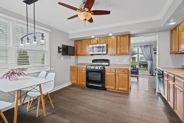 $375,000 | 3503 Bobolink Lane, Rolling Meadows, IL 60008