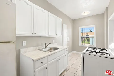 $3,950,000 | 210 West 43rd Place, Los Angeles, CA 90037