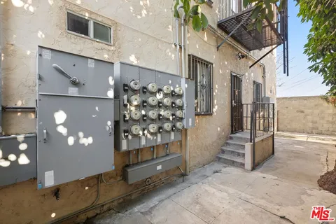 $3,950,000 | 210 West 43rd Place, Los Angeles, CA 90037