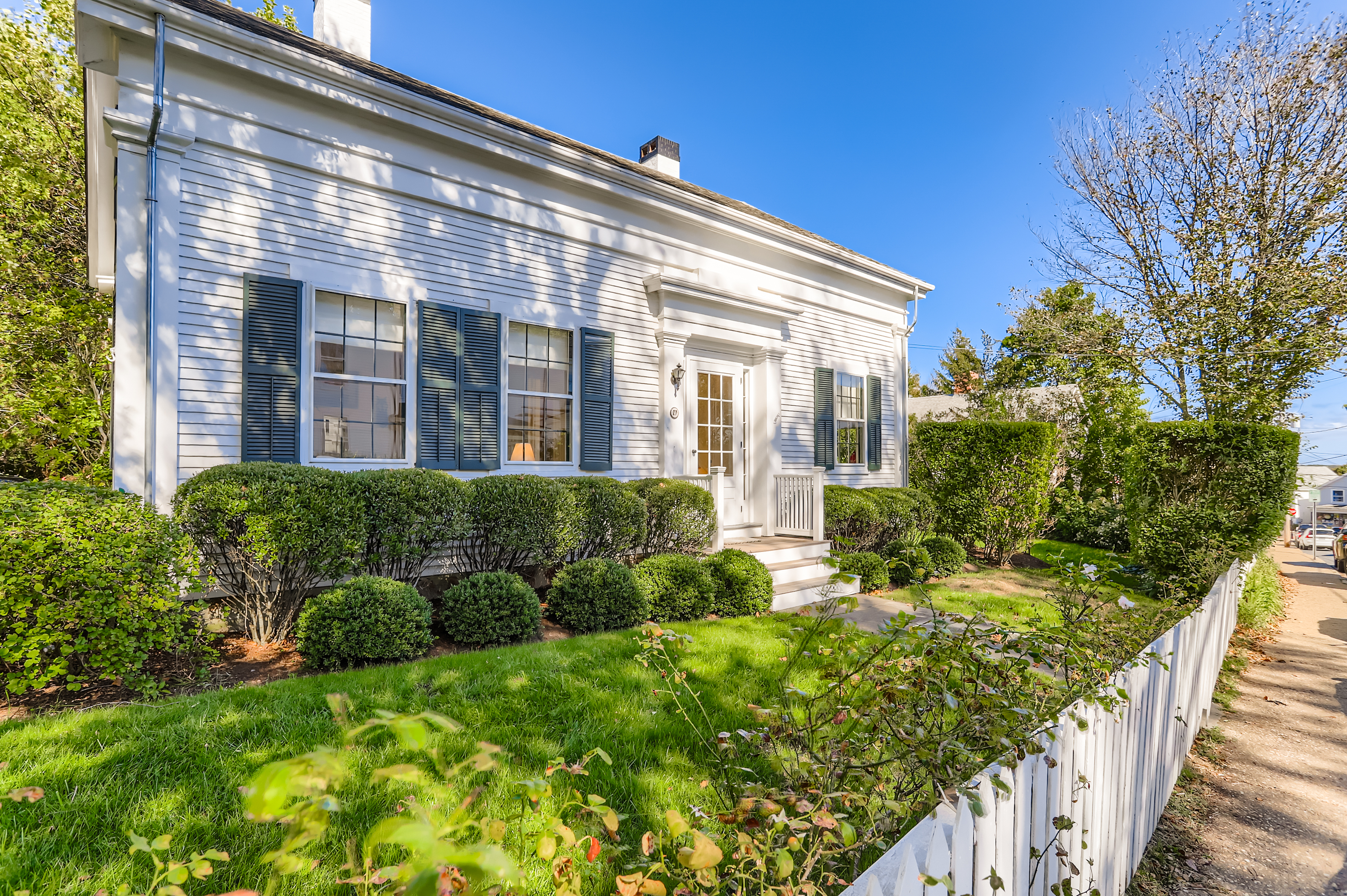 27 Spring Street Vineyard Haven, MA 02568 - Photo 3 of 59 William Street Historic District