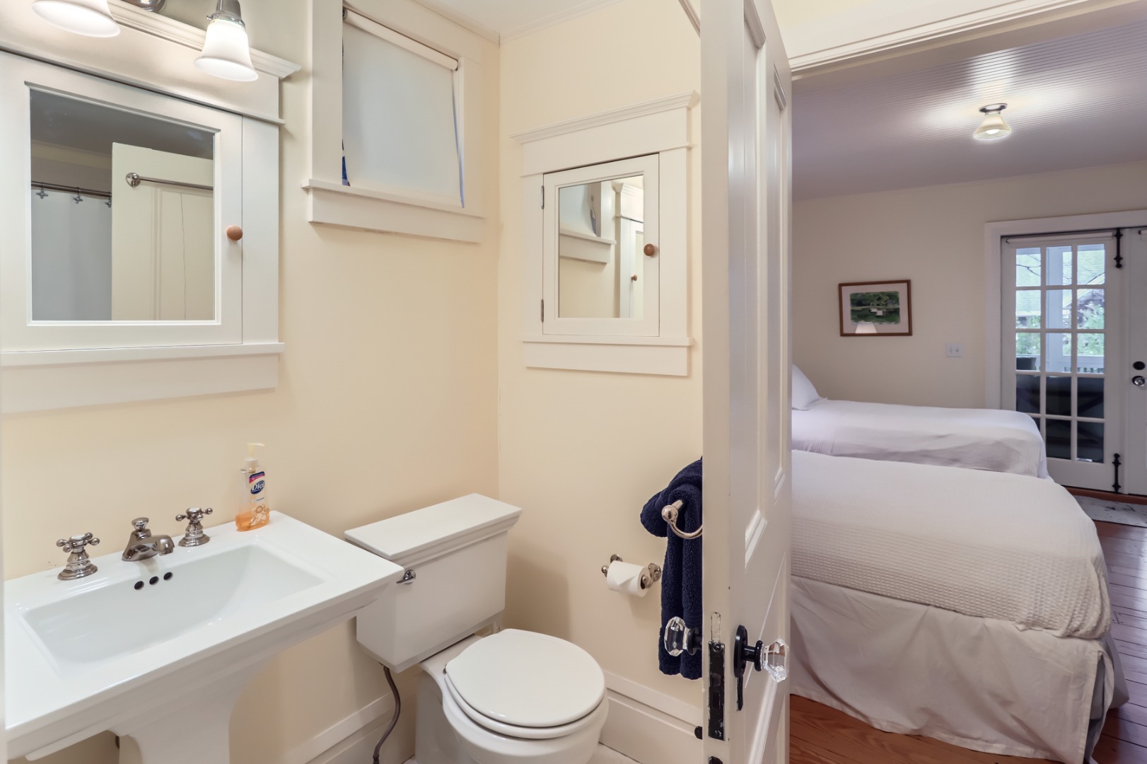 27 Spring Street Vineyard Haven, MA 02568 - Photo 38 of 59 with a Jack and Jill layout