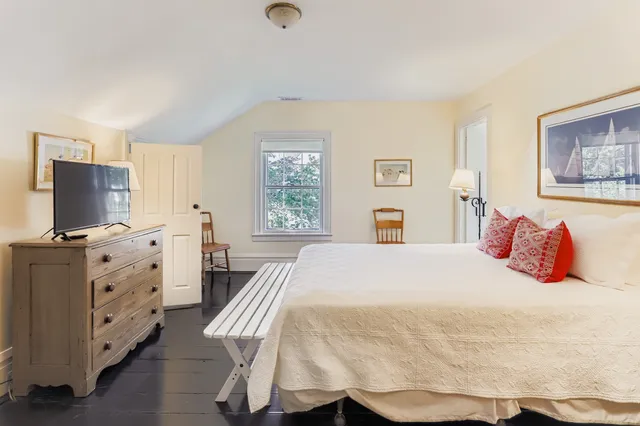 $2,995,000 | 27 Spring Street, Vineyard Haven, MA 02568