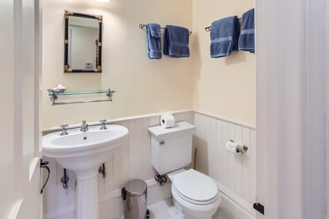 $2,995,000 | 27 Spring Street, Vineyard Haven, MA 02568