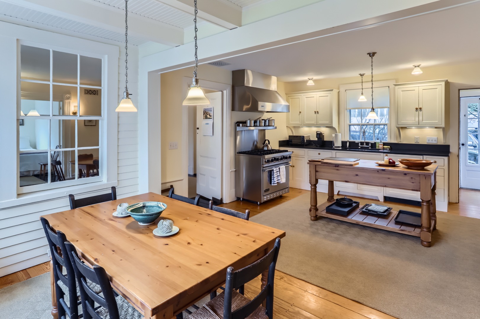 27 Spring Street Vineyard Haven, MA 02568 - Photo 10 of 59