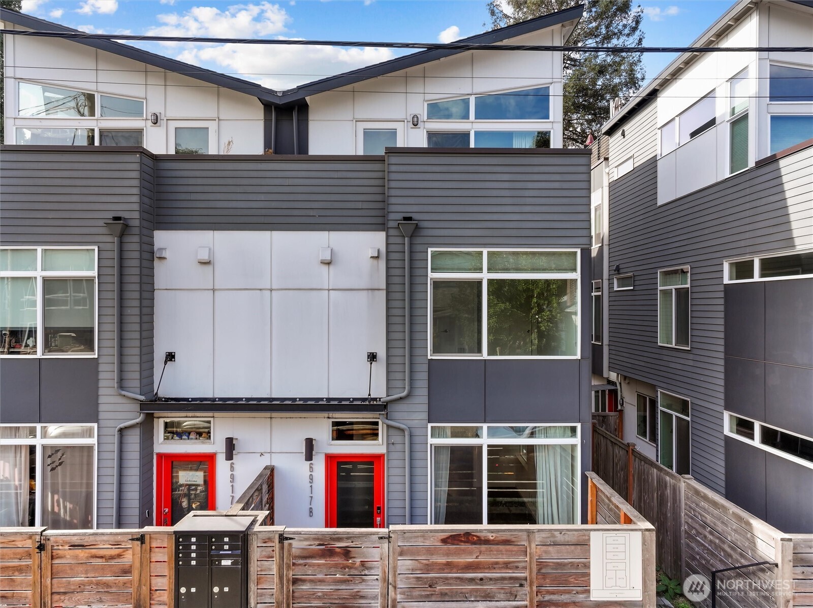 6917 Carleton Avenue South, Unit B Seattle, WA 98108 - Photo 2 of 25