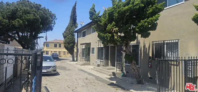 $1,180,000 | 1115 West 111th Street, Los Angeles, CA 90044