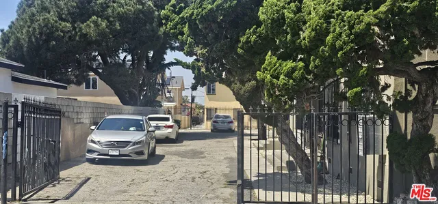 $1,180,000 | 1115 West 111th Street, Los Angeles, CA 90044