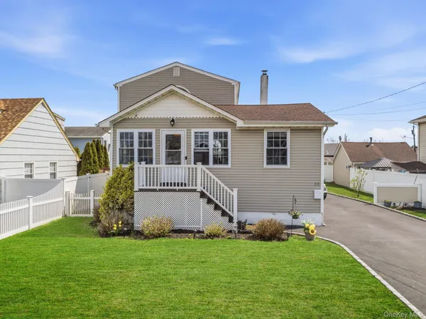 $599,990 | 58 Wilson Avenue, Amity Harbor, NY 11701