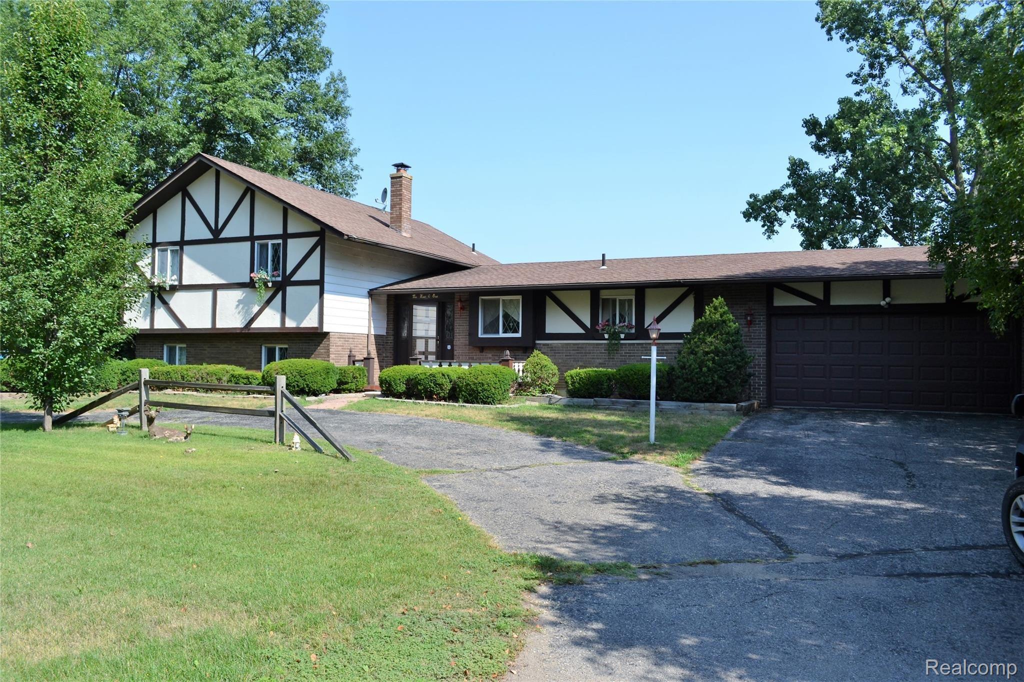 10901 Culver Road Brighton, MI 48114 - Photo 53 of 57 DSC_0433.JPG