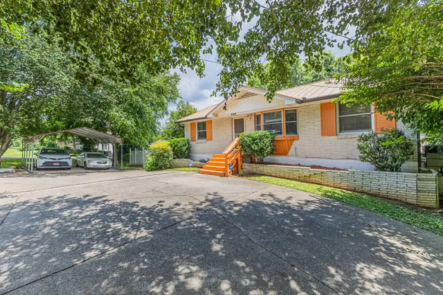 a house view with a outdoor space