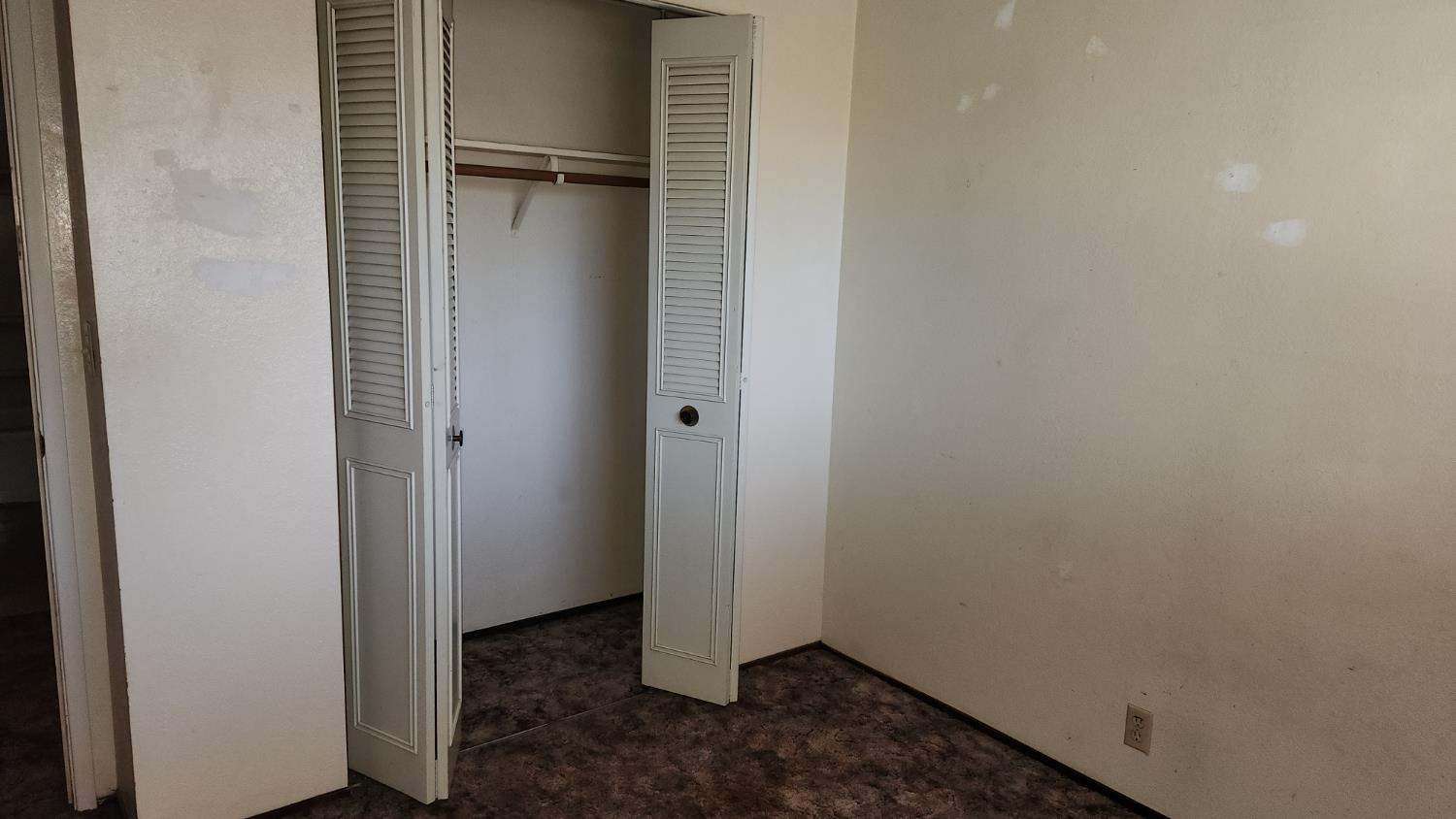 2332 Venus Way Redding, CA 96002 - Photo 21 of 27 a view of closet
