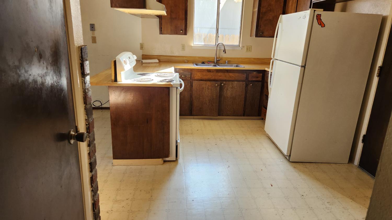 2332 Venus Way Redding, CA 96002 - Photo 8 of 27 a bathroom with a sink and a mirror