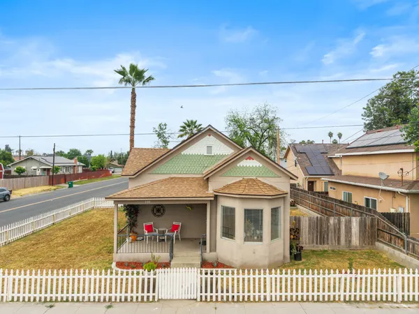 $299,000 | 300 East Ivy Street, Hanford, CA 93230