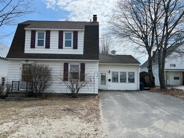 $220,000 | 36 Main Street, Oakland, ME 04963