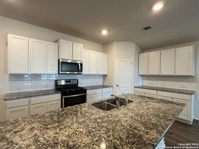 $1,700 | 13322 Whisper Bend, San Antonio, TX 78252