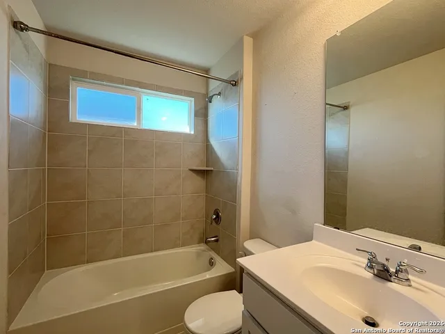 $1,700 | 13322 Whisper Bend, San Antonio, TX 78252