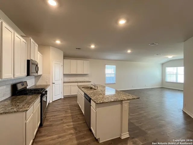 $1,700 | 13322 Whisper Bend, San Antonio, TX 78252