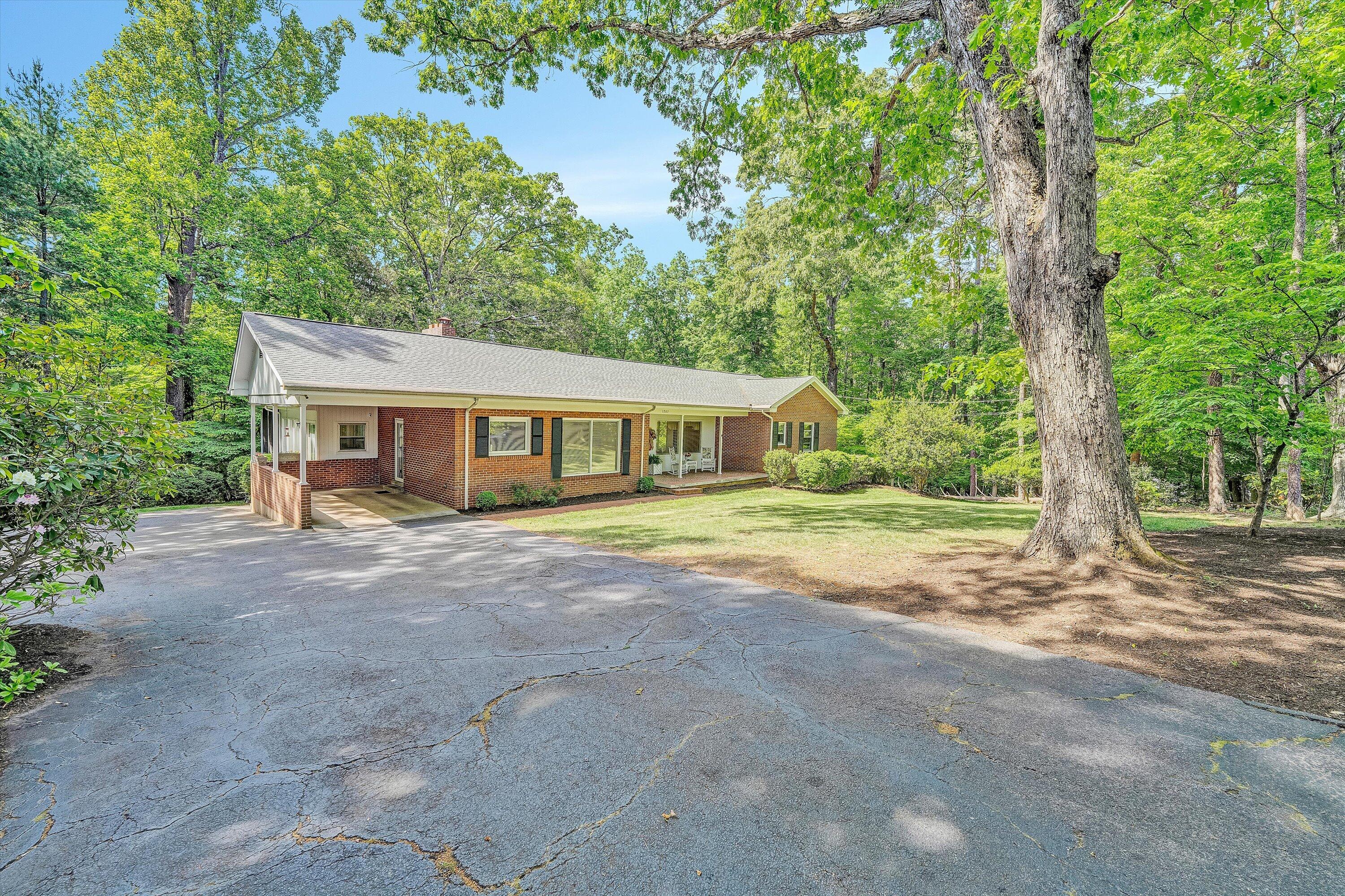 1307 Valley View Road Martinsville, VA 24112 - Photo 2 of 45 02-SGP-118