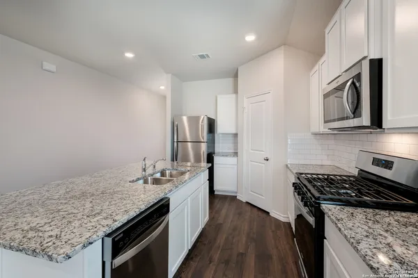 $2,300 | 5619 Chase, San Antonio, TX 78266