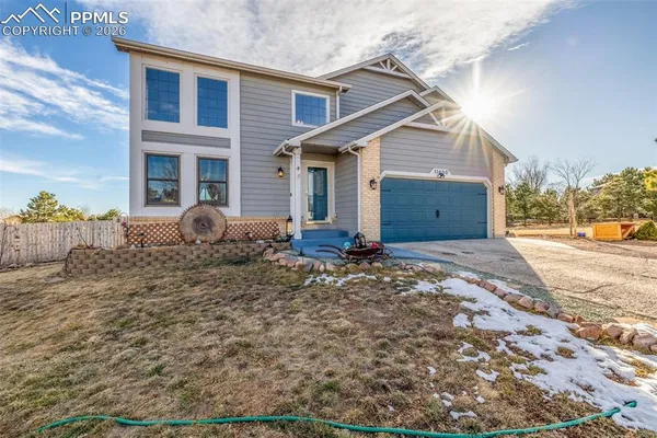 a view of a house with a backyard