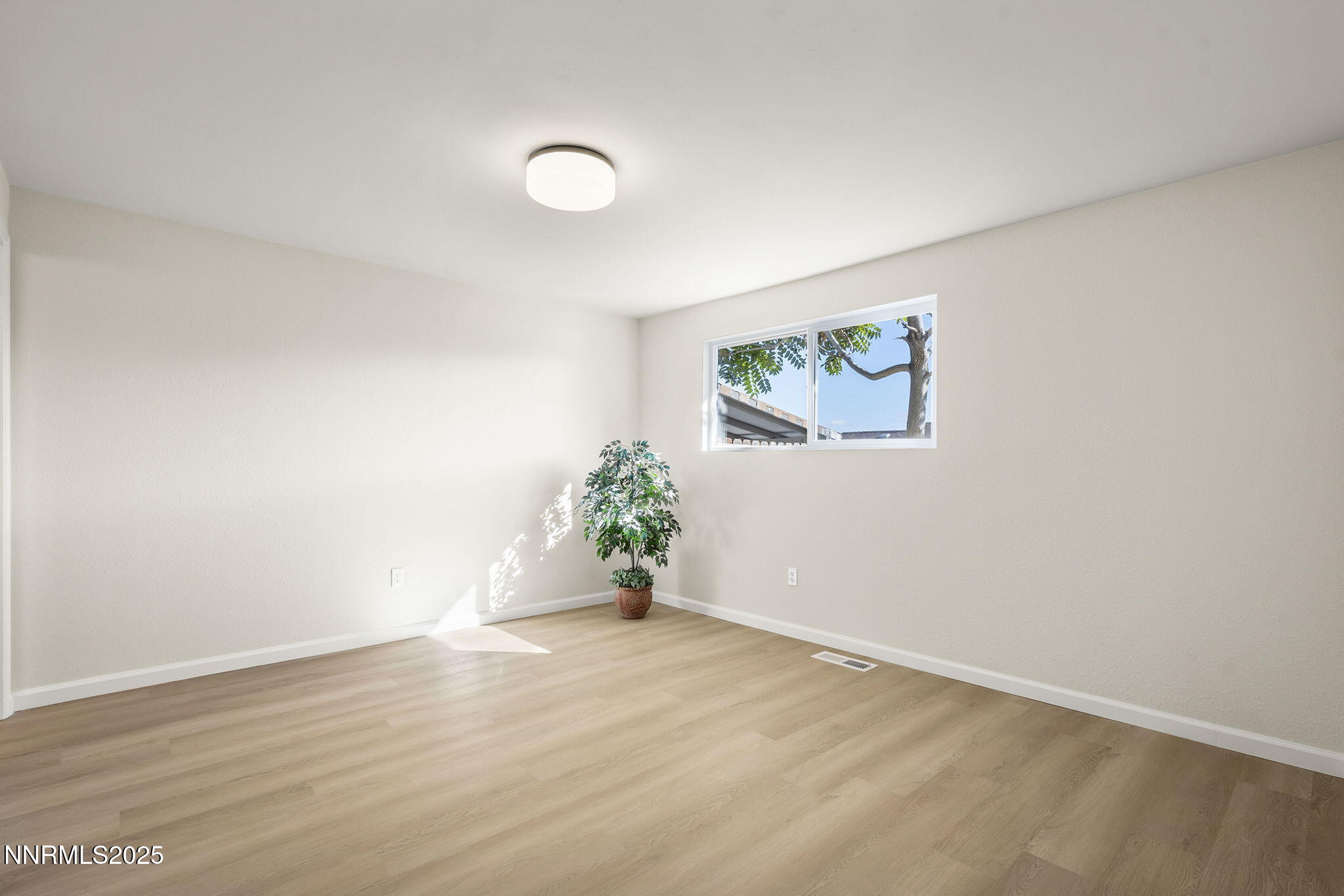 6780 Flower Street, Unit FENCED CORNER LOT Reno, NV 89506 - Photo 11 of 31 Primary Bedroom