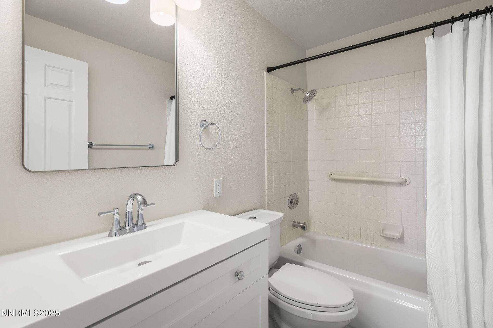 6780 Flower Street, Unit FENCED CORNER LOT Reno, NV 89506 - Photo 12 of 31 Primary Bath
