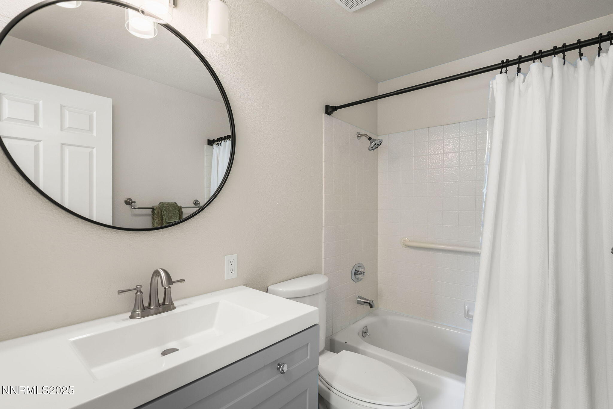 6780 Flower Street, Unit FENCED CORNER LOT Reno, NV 89506 - Photo 16 of 31 Guest Bath