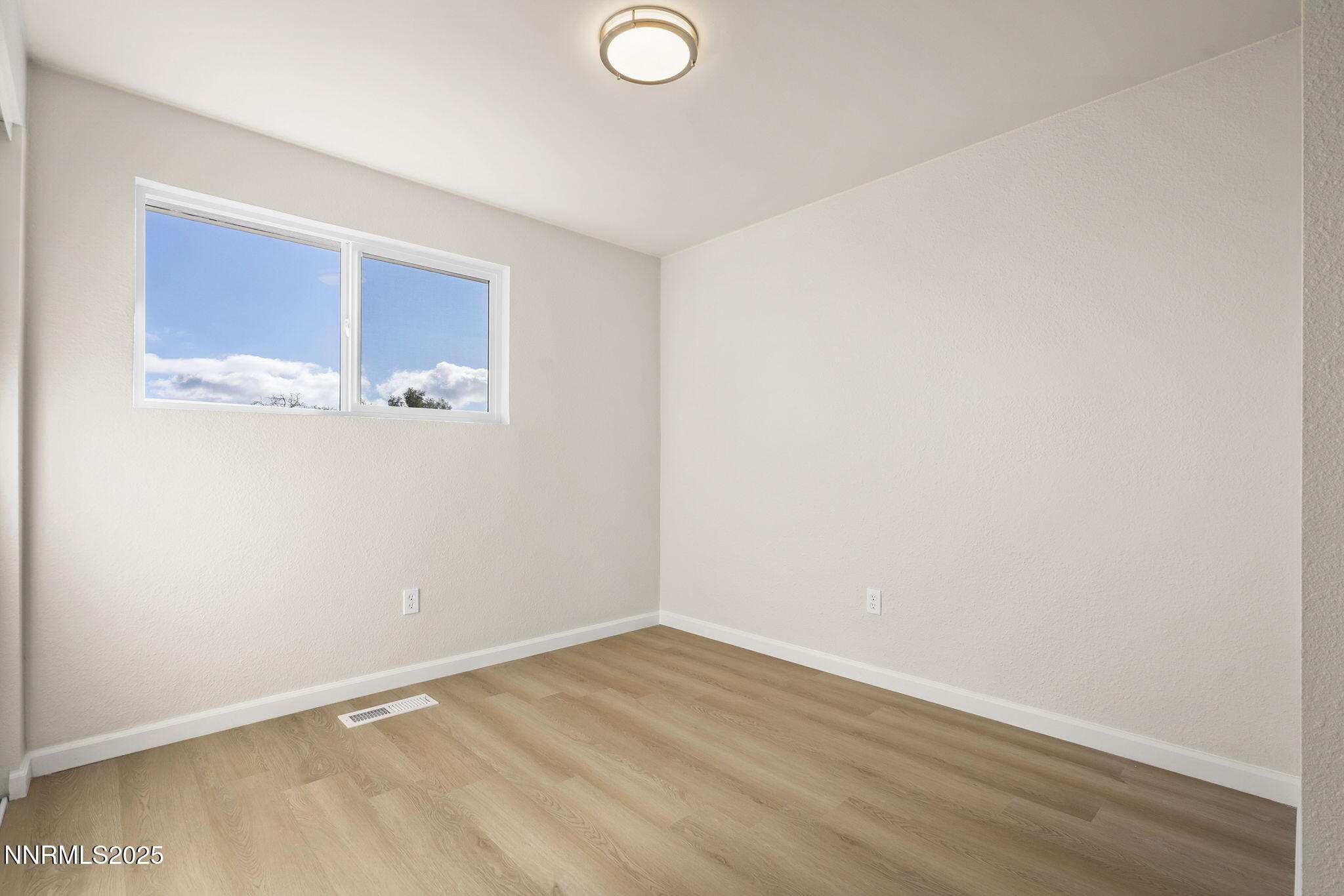 6780 Flower Street, Unit FENCED CORNER LOT Reno, NV 89506 - Photo 18 of 31 Guest Bedroom
