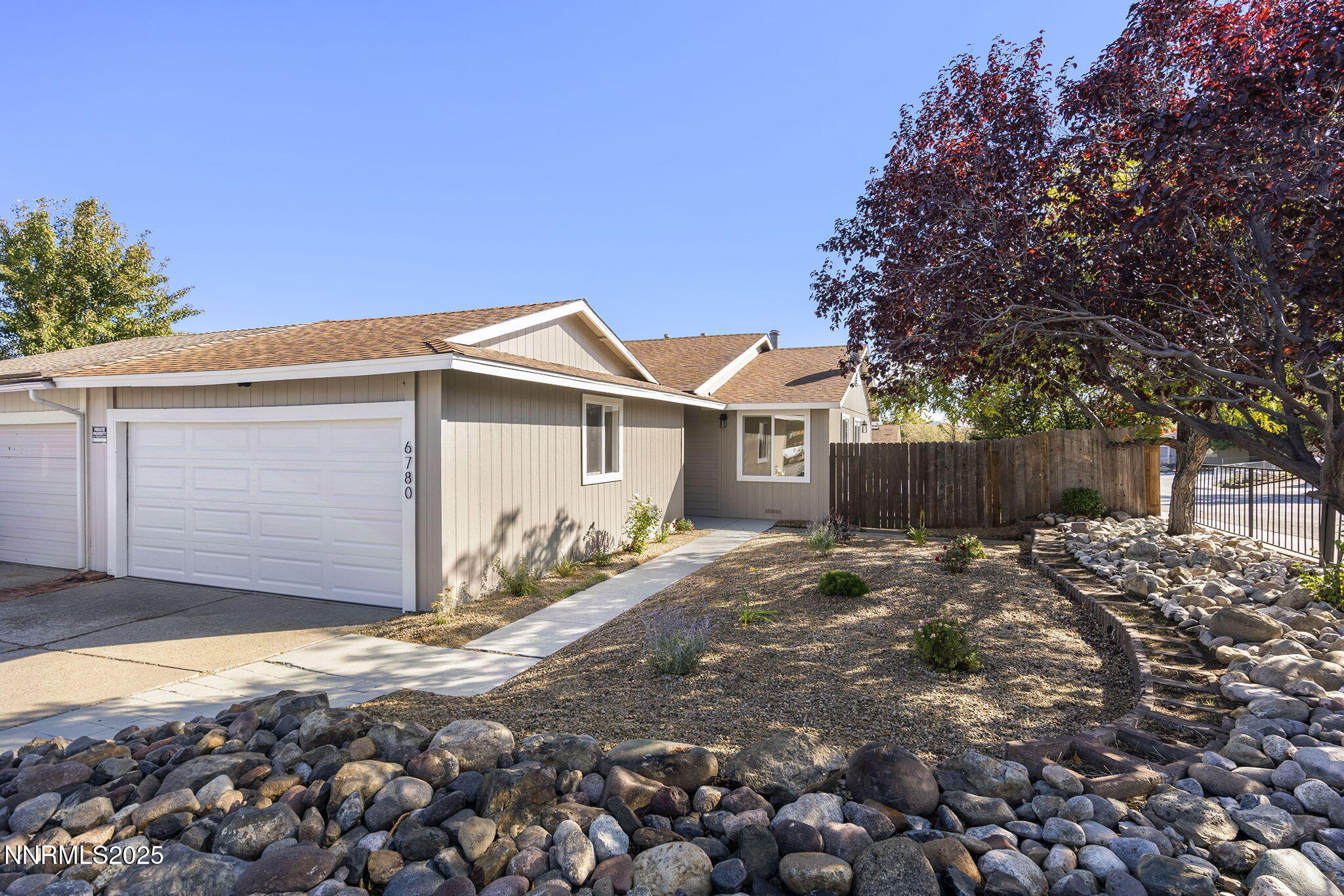 Ext. front yard