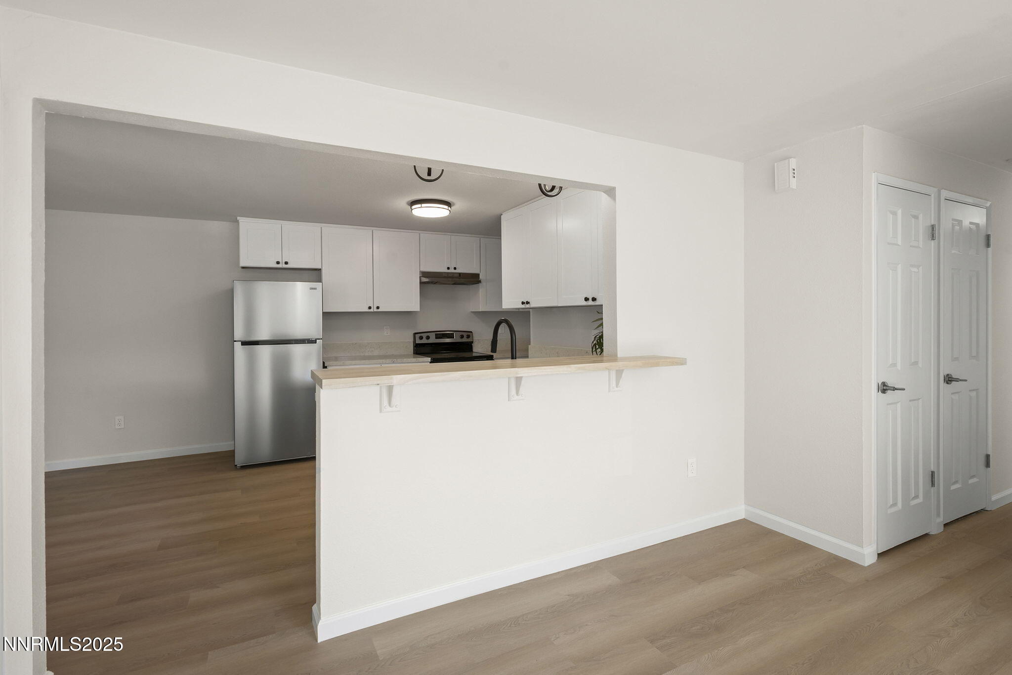 6780 Flower Street, Unit FENCED CORNER LOT Reno, NV 89506 - Photo 22 of 31 Breakfast Bar Kitchen