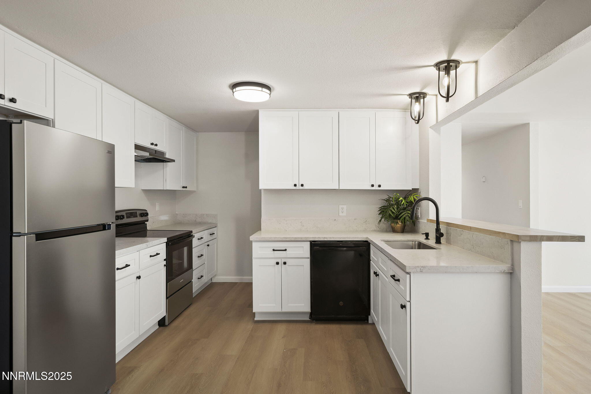 6780 Flower Street, Unit FENCED CORNER LOT Reno, NV 89506 - Photo 23 of 31 Kitchen