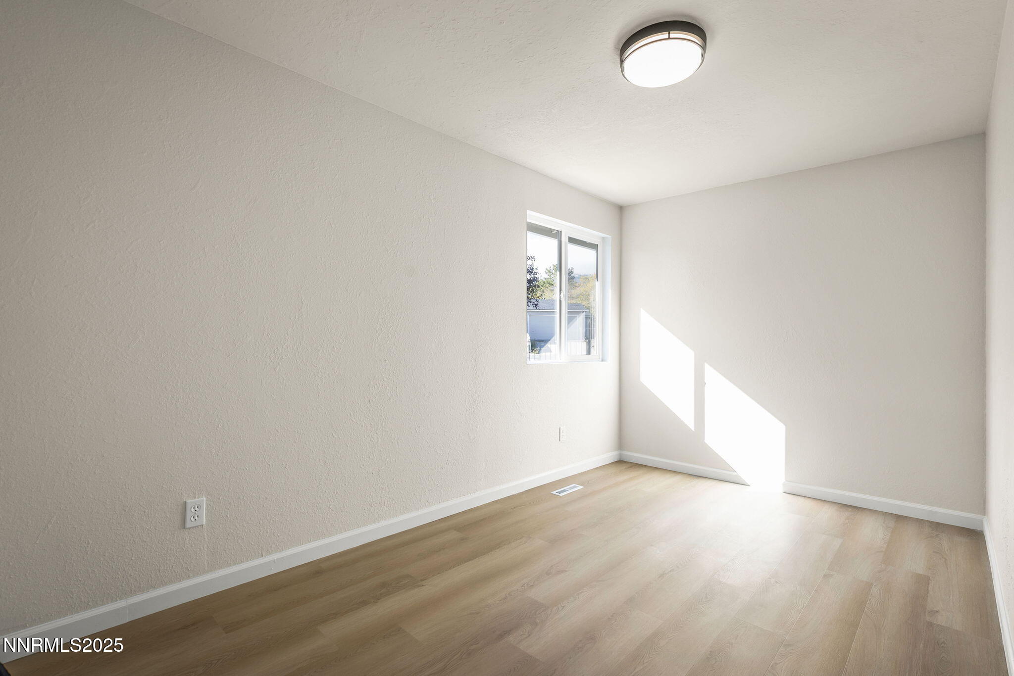 6780 Flower Street, Unit FENCED CORNER LOT Reno, NV 89506 - Photo 9 of 31 Den Office